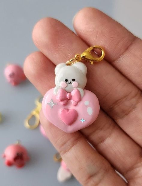 Air Dry Clay Jewellery Ideas, Clay Art Keychain Cute, Molded Clay Art Keychain, Clay Keychain Aesthetic, Serotonin Decor, Clay Crafts Keychain, Clay Art Keychain, Bear Clay, Baby Crafts Diy