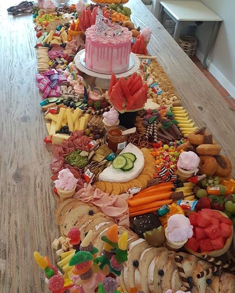 Sweets Grazing Platter, Sweet Graze Table, Cake Grazing Table, 1st Birthday Grazing Table, Food Platters Birthday, Grazing Platter Ideas For Kids, Kids Grazing Platter, Kids Graze Table, Grazing Table Birthday