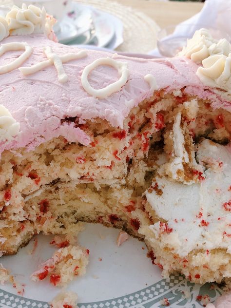 Messy Food Photoshoot, Blowing Cake Aesthetic, Messy Cake Photoshoot, Piece Of Cake Aesthetic, Smashed Cake Aesthetic, Funfetti Aesthetic, Messy Birthday Aesthetic, Messy Cake Aesthetic, Smashed Cake Photoshoot