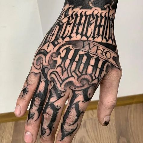 Gangsta Finger Tattoos, Gangsta Hand Tattoos, Lettering Cholo, Lettering Chicano, Chicano Lettering, Gangsta Tattoos, Hand Tattoos For Girls, Blackout Tattoo, Chicano Tattoo