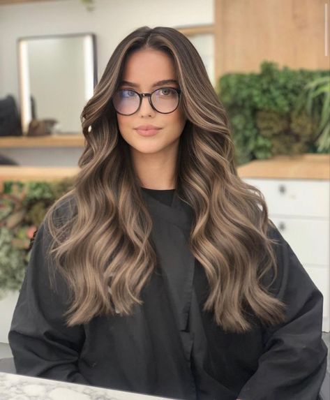 Brunette Light Brown Balayage, Neutral Toned Balayage Brunette, Brunette Balayage Hair Dimension, Dark Beige Balayage, Mushroom Brown Highlights On Brown Hair, Mushroom Color Highlights, Chocolate Mushroom Hair, Frosty Brown Hair Color, Latte Brown Hair With Highlights