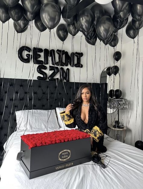 27 Birthday Photoshoot, 29th Birthday Ideas For Her, Gemini Szn, Romantic Bedroom Ideas, Birthday 25, Bday Stuff, 25th Bday, Surprise Birthday Decorations, Bday Shoot