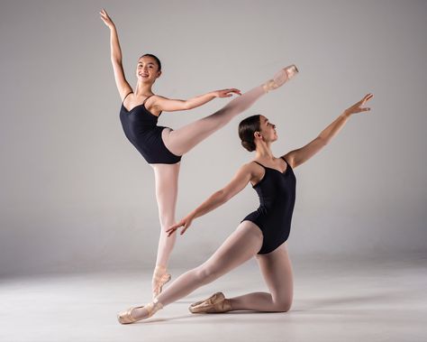 Dance Duet Photography, Two Person Ballet Poses, 2 People Dance Poses, Sibling Dance Poses, Ballet Duet Poses, Dance Poses For Two People, Ballet Partner Poses, Duo Dance Poses For Pictures, 2 Person Dance Poses