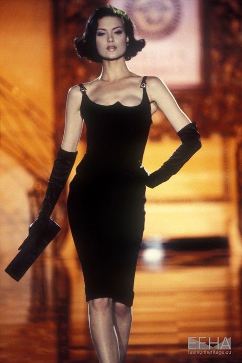 Model Icons, Shalom Harlow, Models 90s, 90s Runway, 90s Runway Fashion, Runway Fashion Couture, Mode Chanel, Rebecca Ferguson, 90s Model