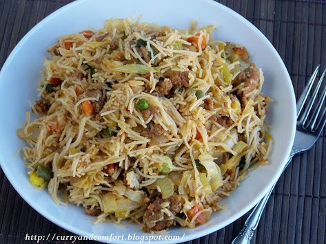 Kitchen Simmer: Stir Fried Rice Stick Noodles Rice Stick Noodles, Rice Sticks, Stir Fried Rice, Stir Fry Rice, Baked Dinner, Vegan Lunches, Rice Pasta, Vegan Main Dishes, Vietnamese Cuisine