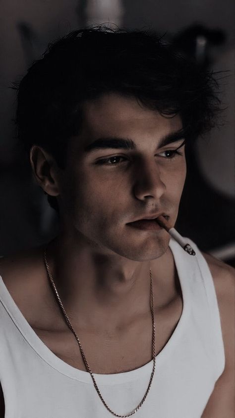 useless | Foto de homens, Fotografia rosto, Fotografia masculina Wattpad Guy Aesthetic, Hot Male Characters, Dark Haired Boy, Male Model Face, Character Inspiration Male, Dark Men, Bad Boy Aesthetic, Boy Character, Aesthetic People