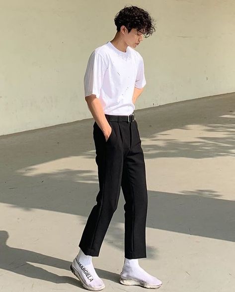 How To Build A Minimalist Wardrobe For Men: Outfits & Brands in 2022 – OnPointFresh Minimalist Outfit Men, Wardrobe For Men, Shirt Outfit Men, Minimalist Fashion Men, Korean Fashion Kpop, Trendy Boy Outfits, Aesthetic Outfits Men, Street Style Outfits Men, Mens Casual Dress Outfits