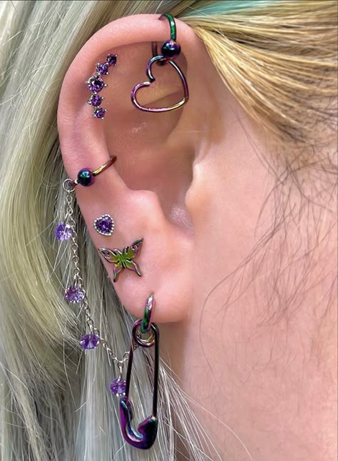 Ear Piercings Grunge, Piercings Grunge, Double Ear Piercings, Cool Ear Piercings, Pretty Ear Piercings, Grunge Jewelry, Cute Ear Piercings, Cool Piercings, Piercing Inspo