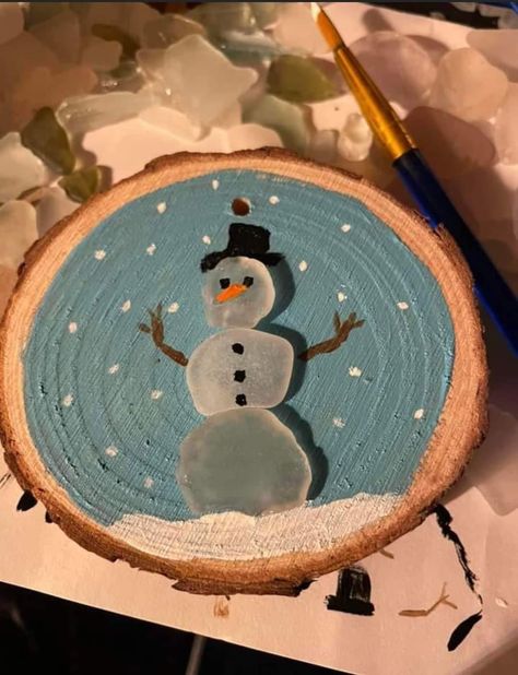 Sea Glass Snowman Ornaments, Seaglass Snowman Ornament, Christmas Seaglass Art, Seaglass Ornaments, Ag Club, Eco Christmas Decorations, Sea Glass Ornaments, Xmas Crafts Kids, Christmas Pebble