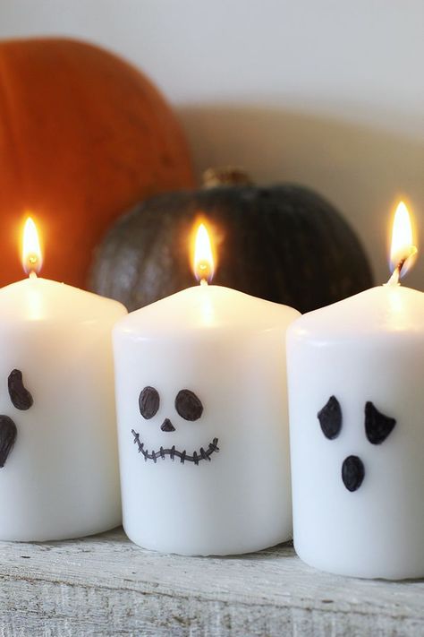 Top Spooky DIY Halloween Candles That You Must Try Halloween Candle Decor, Halloween Candles Diy, Spooky Halloween Candles, Fall Candles Diy, Fun Diy Halloween Decorations, Easy Pumpkin Carving, Big Candles, Candle Crafts Diy, Hand Painted Candles