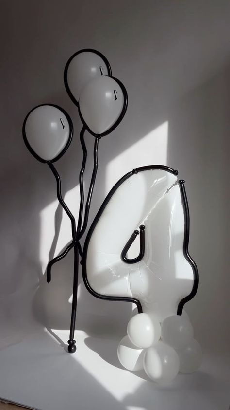 Instagram Balloons On Light Fixture, Chic Balloon Decor, Birthday Decoration Ideas For Kids, 20 Birthday Ideas, Painted Balloons, Baby Birthday Decorations, Cute Birthday Ideas, Number Four, Decor Event