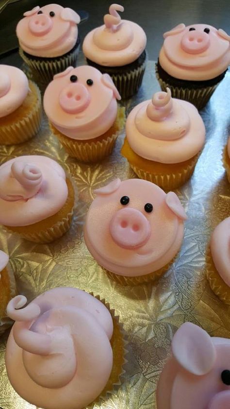 Piggy Cupcakes Birthday, Pig Themed Birthday Cake, Piglet Party Ideas, Pig Cupcakes Easy, Pig Dessert Ideas, Pig Cupcakes Ideas, Pig Cakes Birthday, Pig Cupcake Cake, Cute Pig Cake