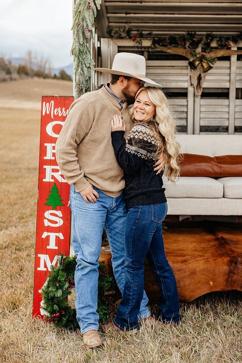 Cowboy Christmas Mini Session {Horse Trailer Christmas Photos} Horse Trailer Christmas Minis, Livestock Trailer Photoshoot, Family Christmas Poses Outdoor, Christmas On The Farm Pictures, Stock Trailer Christmas Photos, Cattle Trailer Christmas Photos, Stock Trailer Photoshoot, Horse Trailer Christmas Photos, Cattle Trailer Photoshoot