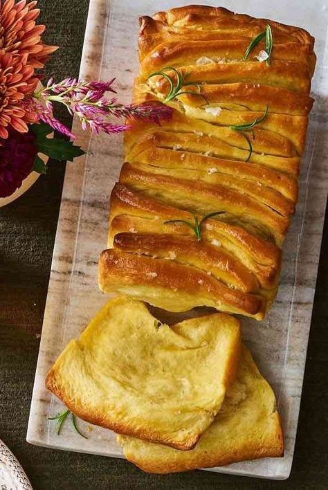 Recipes Southern, Butter Roll, Butter Bread, Cornbread Mix, Cinnamon Butter, Pull Apart Bread, Easy Bread Recipes, Easy Bread, Honey And Cinnamon