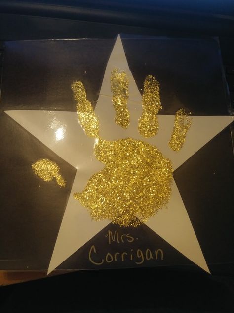 Walk Of Fame Craft, Hollywood Crafts Preschool, Hollywood Theme Crafts, Prek Prom, Preschool Movie Theme, Preschool Ceremony Ideas, Hollywood Activities For Kids, Hollywood Graduation Theme Preschool, Pre School Graduation