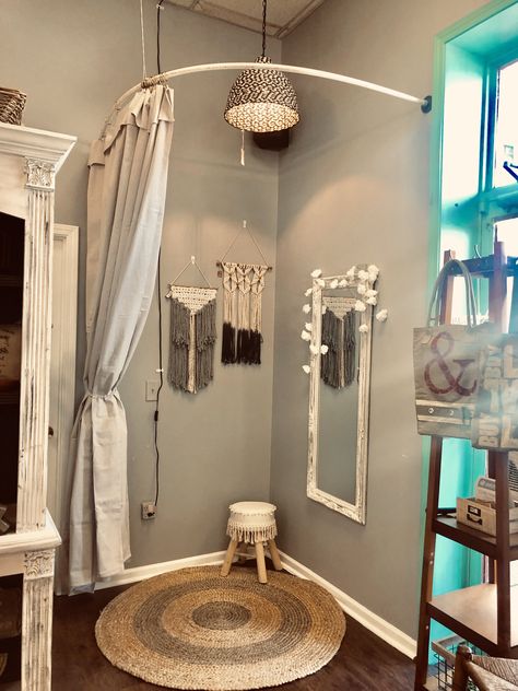 Changing Room Boutique, Dressing Rooms Ideas Boutique, Diy Changing Room Boutique, Dressing Room Boutique Retail, Clothing Store Dressing Rooms, Try Room For Boutique, Fitting Room Design Ideas, Store Dressing Room Design, Resale Clothing Store Display Ideas