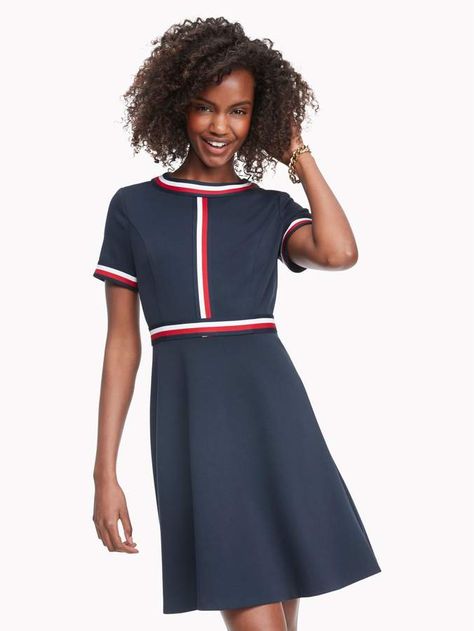 Essential Short-Sleeve Dress Skirt Outfits Fall, Tommy Hilfiger Dress, Estilo Preppy, Chic Leather, Milan Fashion Weeks, Review Dresses, Spring Outfits Women, Tommy Hilfiger Women, Preppy Style