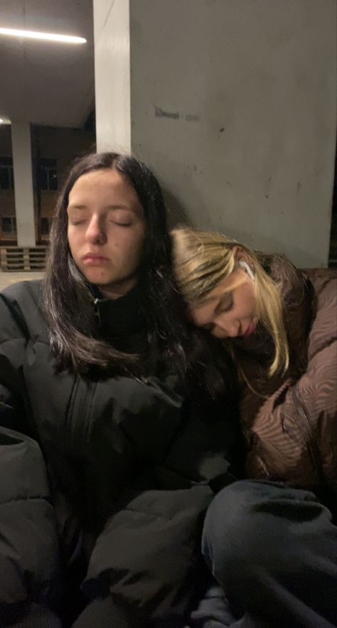 Blond And Brown Hair Best Friends, Friends At Night Aesthetic, Grace Core, Platonic Soulmate, Aesthetic Best Friends, At Night Aesthetic, Baby Bill, Friends At Night, Brown And Blonde