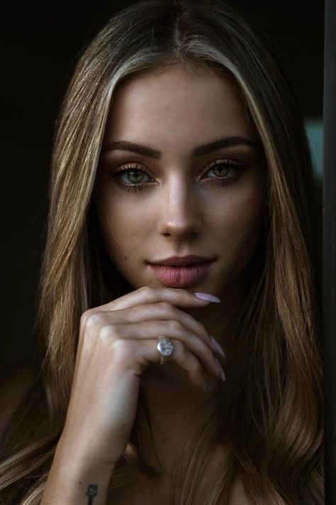 Beautiful Charlie Jordan Charlie Jordan, Jordan 21, Kara Danvers Supergirl, Charly Jordan, Lovely Eyes, Female Eyes, Brunette Woman, Lip Hair, Beauty Shoot