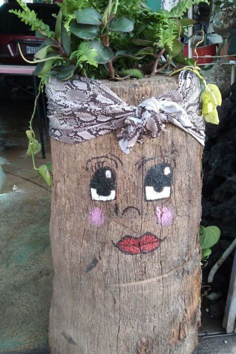 Jardin Style Shabby Chic, Wood Log Crafts, Yard Art Crafts, Creative Garden Decor, Tree Branch Decor, Garden Decoration Ideas, Wood Yard Art, Shabby Chic Garden, Wood Art Projects