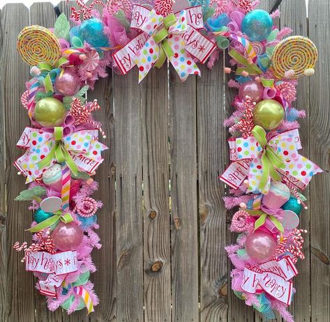 Candy Theme Christmas Wreath, Candy Land Wreath Diy, Candyland Christmas Garland, Pastel Christmas Garland, Candy Theme Wreath, Candyland Porch Decorations, Candy Land Garland, Whimsical Christmas Decorations Outdoor, Pink Themed Christmas Decor