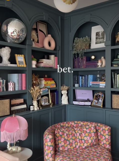 Girly Library, Gray Interior Design, Color In Interior Design, Gray Room, Gray Decor, Wainscoting Panels, Home Library Design, Gray Interior, Décor Diy