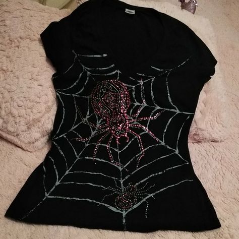 Spider Shirt Design, Spider Clothes, Spider Web Shirt, Pink Mesh Top, Marilyn Monroe T Shirts, Spider Shirt, Y2k Shirts, Painted Clothes Diy, Grunge Outfit