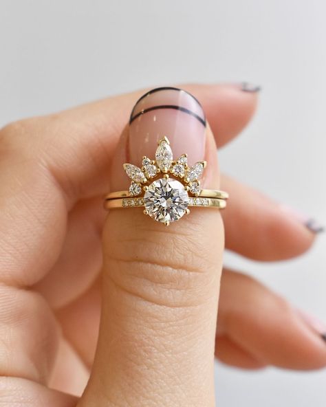 Anna Sheffield on Instagram: “Hubba-hubba! 🤩 A 1.02ct white diamond #Hazeline Solitaire Ring paired with a #Marquise Butterfly Tiara Band. #stacking101 #taptap” V Band Wedding Ring, Bridal Manicure, Boho Engagement Ring, Wedding Nails Design, Dream Engagement Rings, Green Wedding Shoes, Nail Art Ideas, 10th Anniversary, Dream Ring