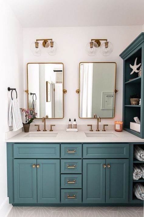 Jack And Jill Bathroom Layout, Double Sink Bathroom Ideas, Jack N Jill Bathroom Ideas, Mindy Gayer Design, Kids Bathroom Remodel, Teen Bathrooms, Full Bathroom Remodel, Bathroom Redesign, Jack And Jill Bathroom