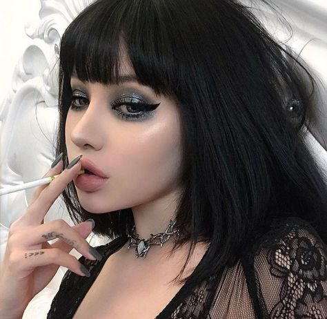 Goth Beauty, Goth Makeup, Gothic Makeup, Dark Makeup, Winona Ryder, Long Black Hair, Pixie Bob, Gothic Beauty, Grunge Goth