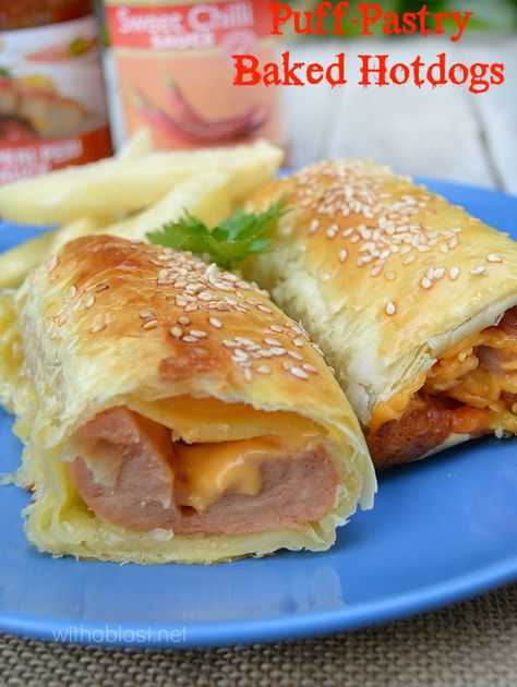 How to make Puff-Pastry Hotdogs in the oven - flaky with gooey Cheese ! AND only 3 main ingredients = perfect lunch, light dinner or snack #hotdogs #easysnack #puffpastry #quicklunch Hotdogs In Puff Pastry, Puff Pastry Sheets Recipes, Hotdogs Recipes, Puffed Pastry, Sup Ayam, Gourmet Hot Dogs, Hot Dogs Recipes, Hoagie Rolls, Fingerfood Party