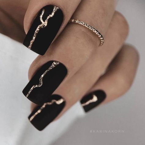 Classy Black Nails, Black Gold Nails, Bridesmaids Nails, Black Manicure, Matte Black Nails, Gold Nail, Her Nails, Black Nail Designs, Black Nail