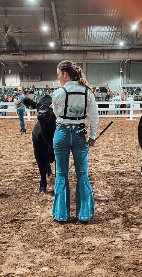 Showmanship Outfit, Country Best Friends, Pig Showing, Show Steers, Show Cows, Cute Country Couples, Country Girl Life, Stock Show, Show Cattle