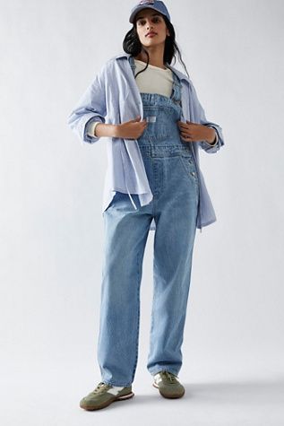 Jean Overall Outfits, Overalls Outfit Winter, Styling Overalls, Denim Overalls Outfit, Overalls Outfits, Overalls Blue, White Overalls, Overalls Fashion, Vintage Overalls