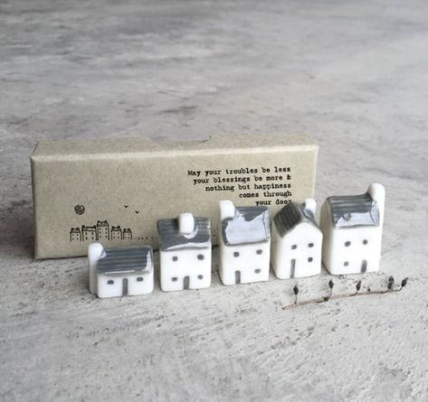 FrankieDoodleGifts - Etsy United Arab Emirates New Home Presents, Clay House, Clay Inspo, Pottery Houses, Mini Houses, Clay Houses, Happy Gifts, Ceramic Houses, Miniature Houses