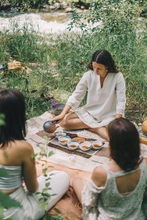 Mindfulness Photoshoot, Meditation Group Aesthetic, Meditation Outside, Outdoor Tea Ceremony, Meditating Aesthetic, Grounding Aesthetic, Yoga Retreat Aesthetic, Cacao Ceremony Aesthetic, Retreat Photoshoot