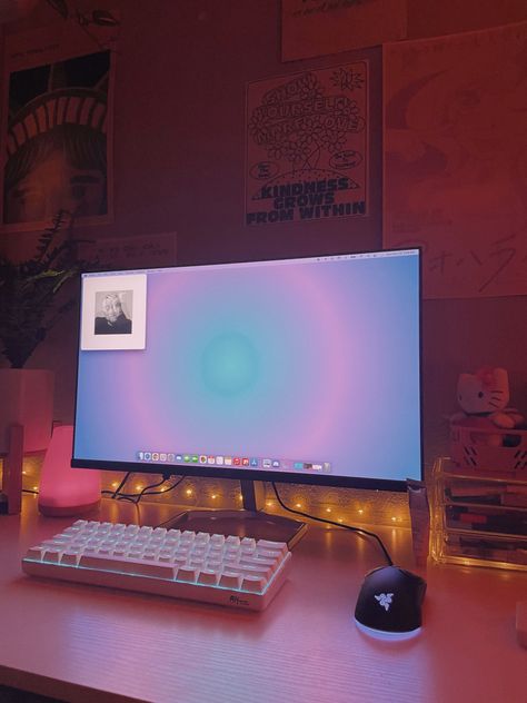 Cozy Setup Ideas, Cheap Pc Setup, Basic Gaming Setup, Cozy Computer Setup, Pc Set Up, Cozy Pc Setup, Cozy Setup, Pc Games Setup, Set Up Ideas