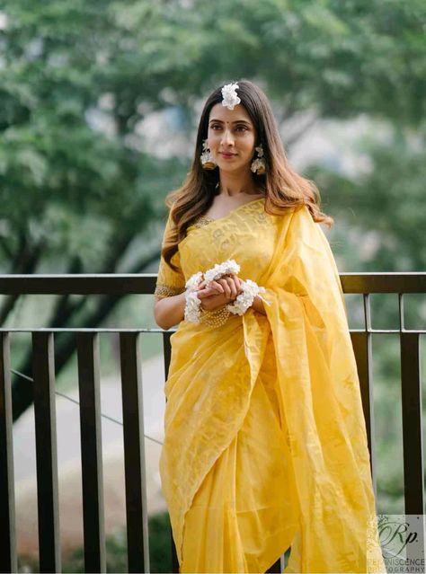 Bidya Sinha Mim, Classy Saree, Saree Photography, Saree Yellow, Indian Photos, Dhakai Jamdani Saree, Yellow Outfits, Saree Wearing Styles, Saree Wearing