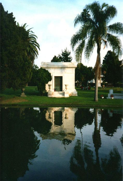 8 of the Most Fascinating Cemeteries You Can Visit Day Of The Dead Celebration, Hollywood Forever Cemetery, City Of Stars, Brain Teaser Games, Trivia Quizzes, Vegas Vacation, Red Room, Red Rooms, Brain Teaser