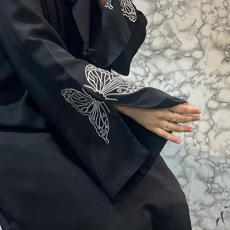 ✨_*PRESENTING TRADITIONAL ABAYA✨*_ ✅_*FABRIC DETAILS:-*_✅ NIDA ABAYA ✅_*DESIGN DETAILS:-*_✅ The standout feature here is the butterfly embroidery on the sleeves, adding a touch of intricate detailing to an otherwise minimalist design. Work on sleeves only ✅_*PRICE DETAILS:-*_✅ *1350/- With $hipping* ✅_*SIZES_*✅ 50-52-54-56-58-60 ✅FRONT CLOSED CAN MAKE OPEN ON DEMAND✅ ♥️_*FREE BLACK STOLE_*♥️ 💯💯ALHAMDULLIAH SAME AS SHOWN WILL GIVEN🤗🤗 Don't compare our product with other sellers Insha... Butterfly Abaya Design, Abaya Sleeves Design, Traditional Abaya, Abaya Fabric, Work On Sleeves, Butterfly Abaya, Abaya Design, Hijab Designs, Butterfly Embroidery