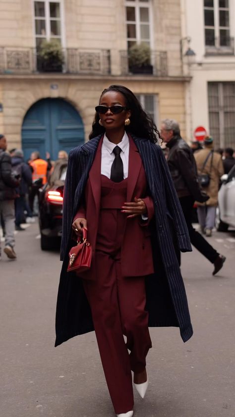 Alicia Mbuaya Mukuna (@alicia_krakowska_hadid) • Instagram photos and videos Women In A Suit Aesthetic, Powerful Women Outfits Business, Black Women Pantsuit, Fall Suits Women, Retro Business Outfit, Black Women In Suits Aesthetic, Powersuits Women, Black Woman Suit, Black Women Suits