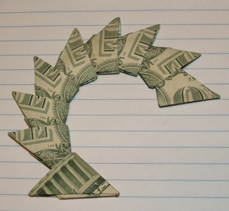 CashWreath17 Money Christmas Wreath, Money Wreath How To Make A, How To Make A Money Tree, Money Wreath Gift Dollar Bills, Oragami Money Easy, Money Decorations, Money Wreath, Oragami Money, Origami Christmas Wreath