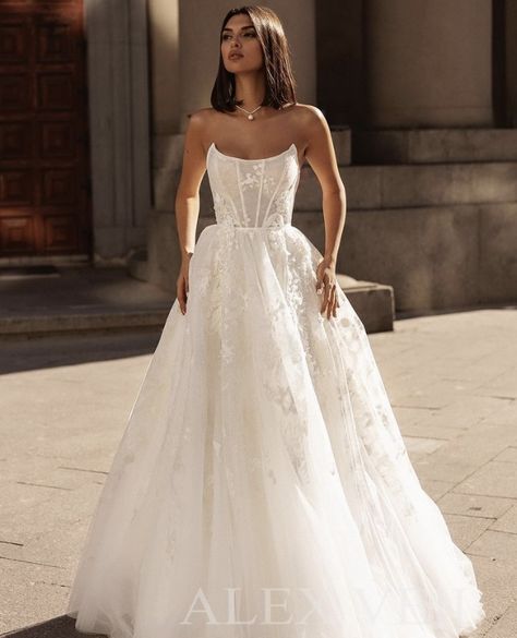 Wedding Dress Corset Top, Plain Wedding Dress, Elegant Bridal Gown, White Dress Formal, Civil Wedding Dresses, Classy Wedding Dress, Bridal Consultant, Iconic Dresses, Dream Wedding Ideas Dresses