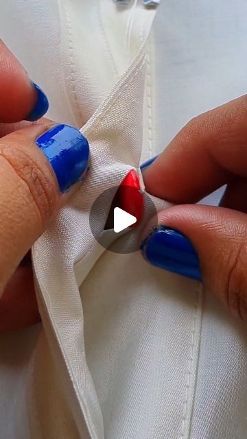 Button Whole Stitches, Button Holes Sewing, How To Sew Hook And Eye, Sewing Tricks, Sewing Buttons Tutorial, Button Sewing Technique, Sewing Invisible Zipper Video, Couture Sewing Techniques, Sewing Class