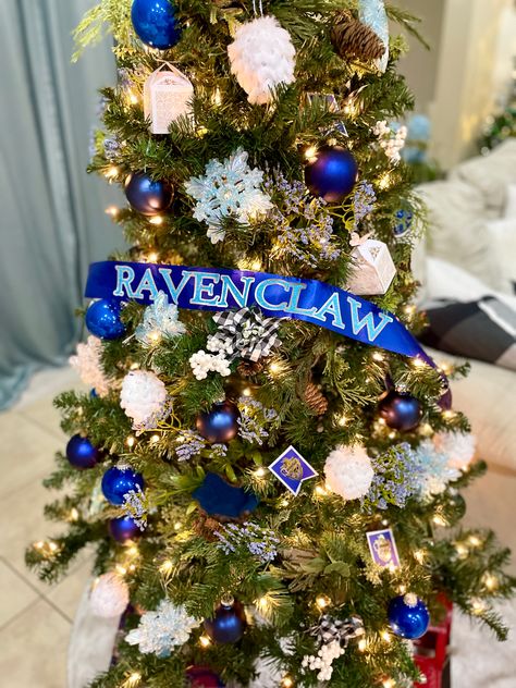 A bit of blue and white to my theme. Ravenclaw Christmas Tree, Ravenclaw Christmas, Ravenclaw Pride, Bus Life, Harry Potter Christmas, My Themes, Ravenclaw, Christmas Ideas, Christmas Decor