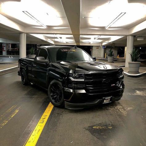 #truck #noquema Cuh Trucks, Blacked Out Truck, Takuache Trucks, Gmc Trucks Lifted, Chevy Silverado Single Cab, Trucks Lifted, Single Cab Trucks, Chevy Trucks Silverado, Silverado Truck