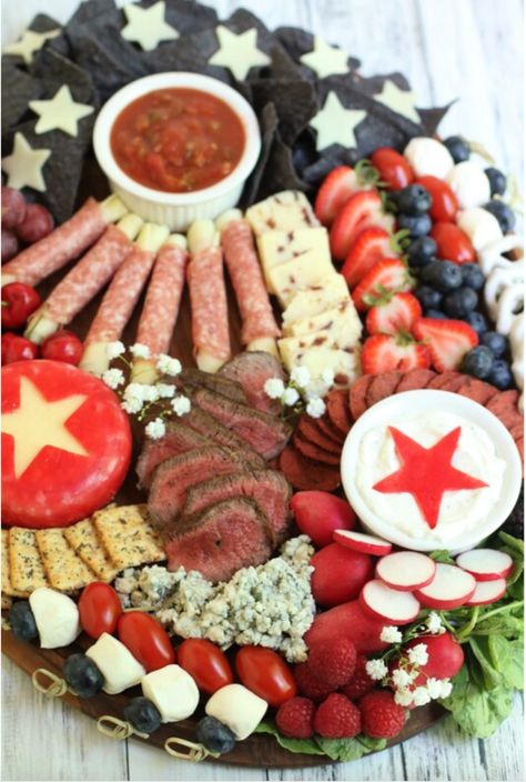 Patriotic Charcuterie Board, Sweet Boards, Snack Boards, Cheese And Fruit, July Desserts, Patriotic Food, 4th Of July Desserts, Charcuterie Inspiration, Charcuterie Platter