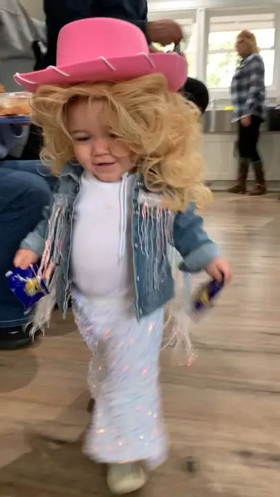 Dolly Parton Group Costume, Toddler Dolly Parton Costume, Dolly Parton Kids Costume, Dolly Parton First Birthday, Dolly Parton Children, Dolly Parton Birthday, Dolly Parton Costume, Happy 1st Birthday