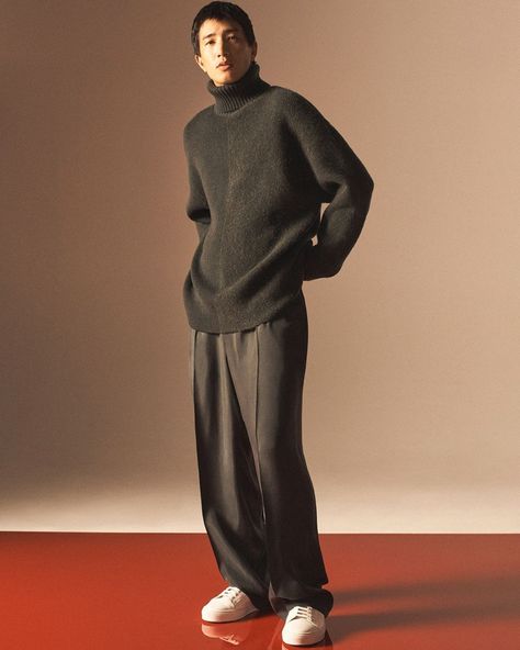 COS Holiday 2020 Men’s Campaign | The Fashionisto Turtleneck Outfit Men, Sweater Outfits Men, Winter Dressing, Latest Clothes For Men, Turtleneck Outfit, Relaxed Trousers, Oversized Turtleneck Sweater, Oversized Outfit, Mens Casual Dress Outfits