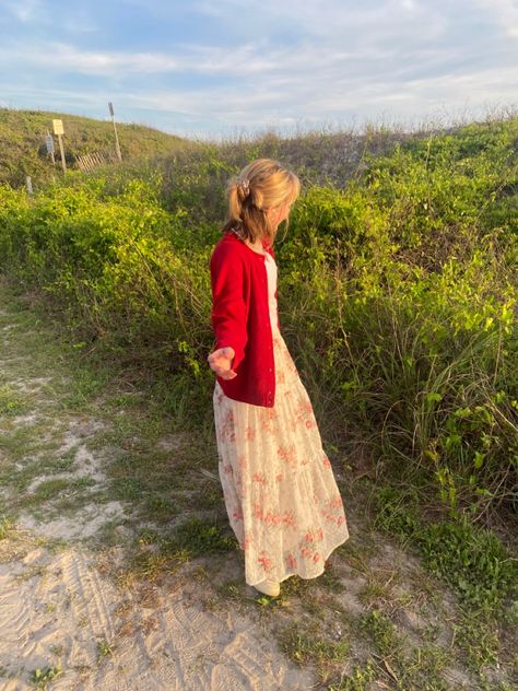 Chanel Old Money, Grandma Outfit Aesthetic, Spring Maxi Skirt Outfit, Grandma Aesthetic Outfit, Artist Aesthetic Outfit, Floral Maxi Skirt Outfit, Vintage Spring Outfits, Coastal Grandma Aesthetic, Ballerina Core